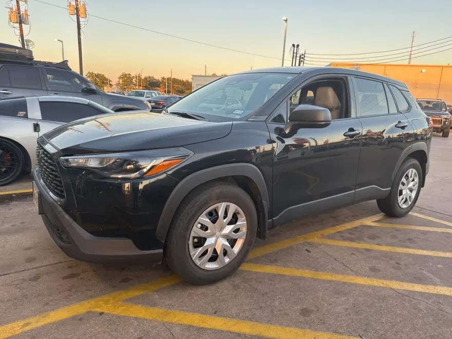 2023 Toyota Corolla Cross L photo 1