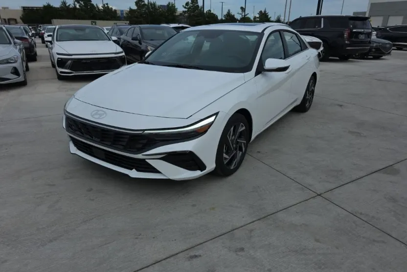 2025 Hyundai Elantra Hybrid Limited photo 1
