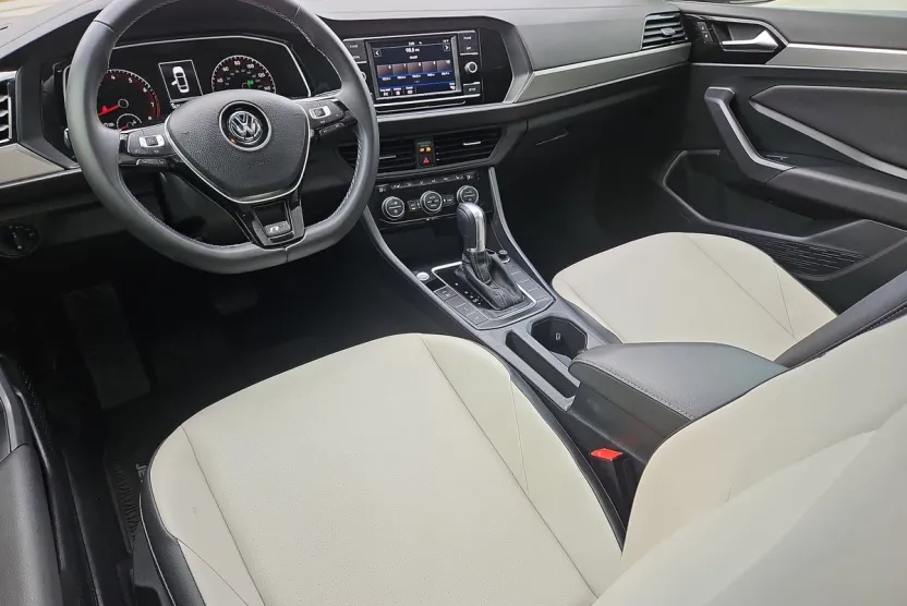 2019 Volkswagen Jetta 1.4T R-Line photo 1