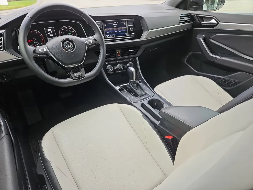 2019 Volkswagen Jetta 1.4T R-Line photo 1