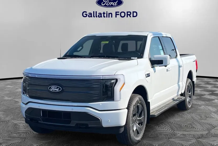 2025 Ford F-150 Lightning Lariat photo 1