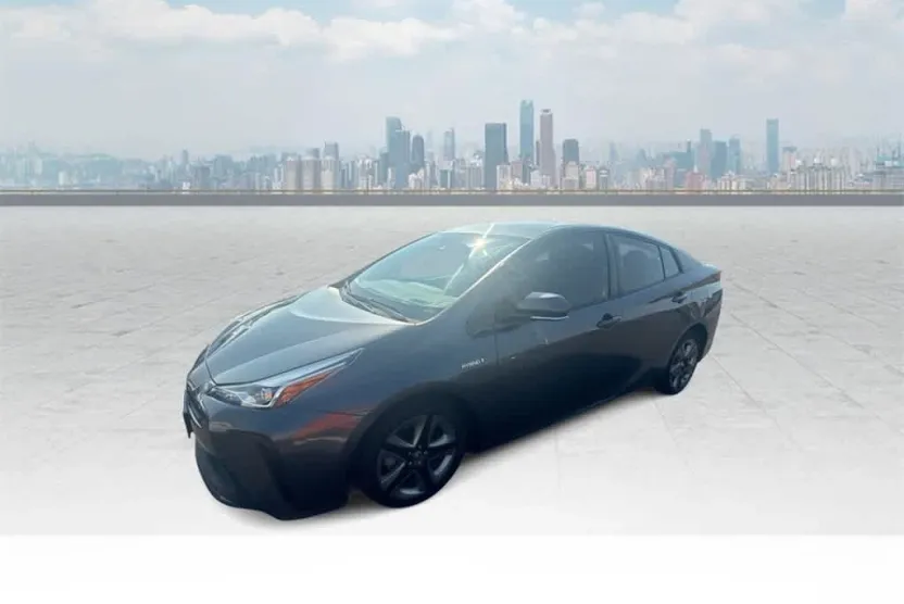 2019 Toyota Prius L photo 1