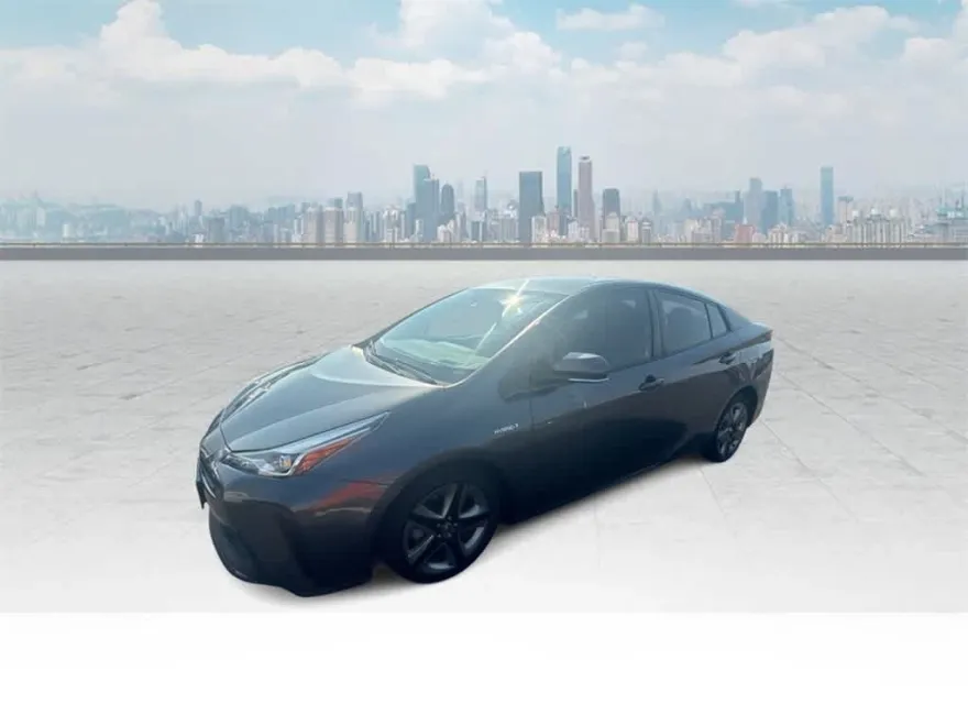 2019 Toyota Prius L photo 1