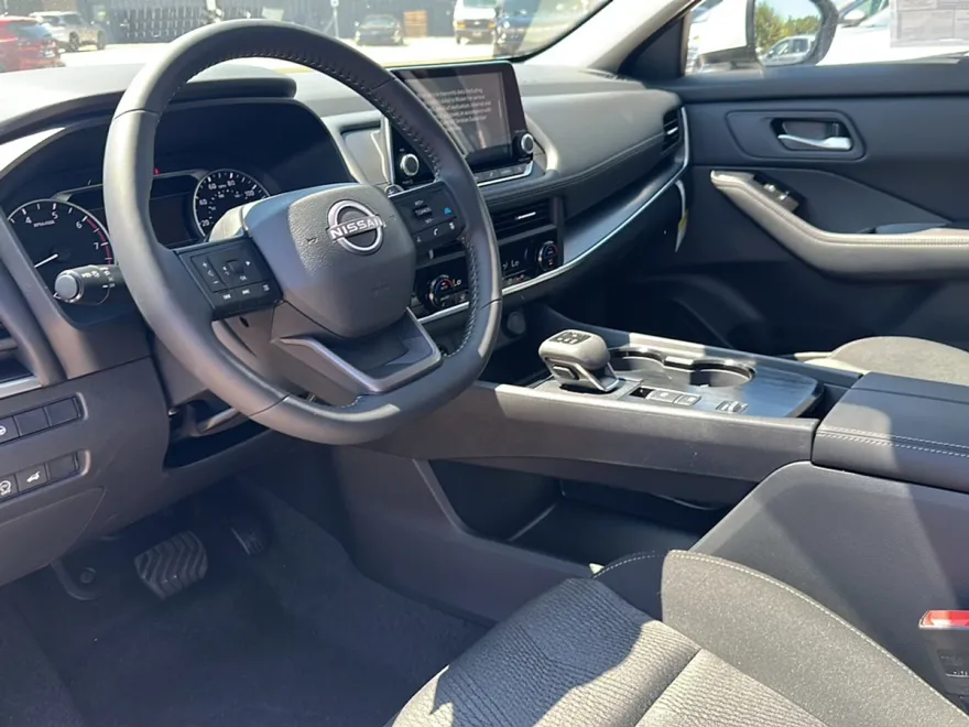 2026 Nissan Rogue SV photo 1
