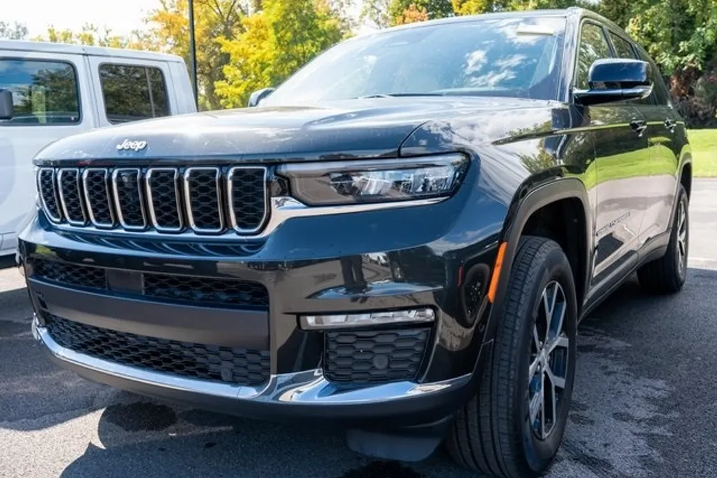 2024 Jeep Grand Cherokee Limited photo 1