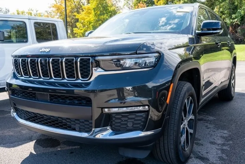 2024 Jeep Grand Cherokee Limited photo 1