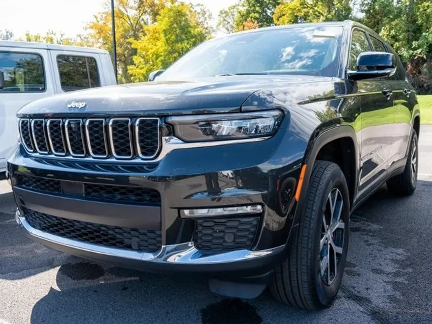 2024 Jeep Grand Cherokee Limited photo 1