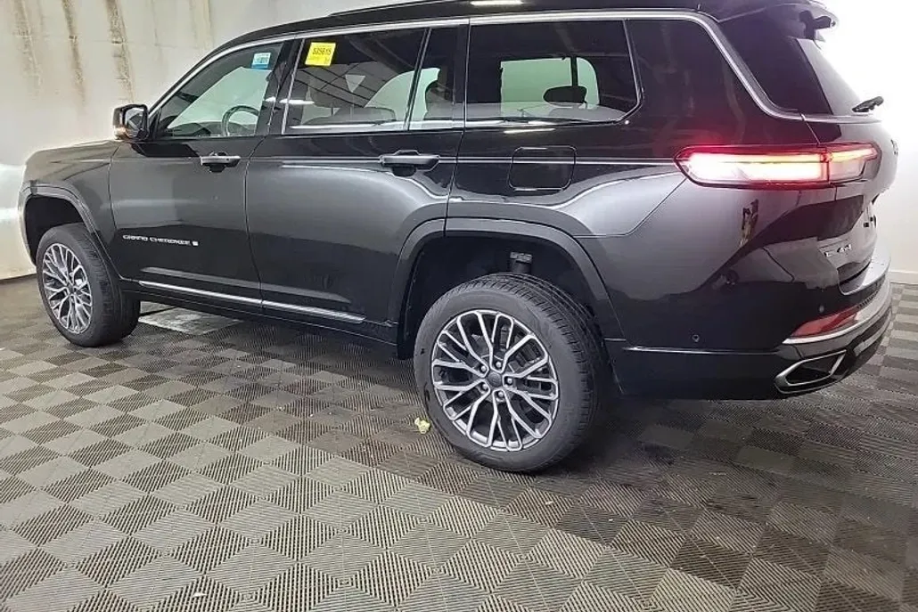 2021 Jeep Grand Cherokee L Summit Reserve photo 1
