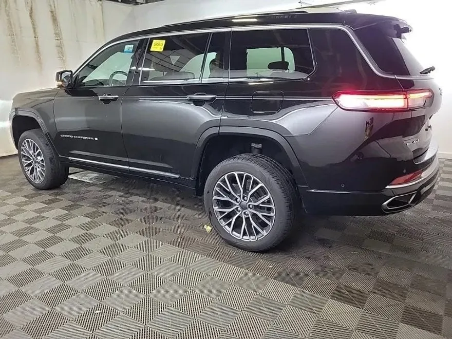 2021 Jeep Grand Cherokee L Summit Reserve photo 1
