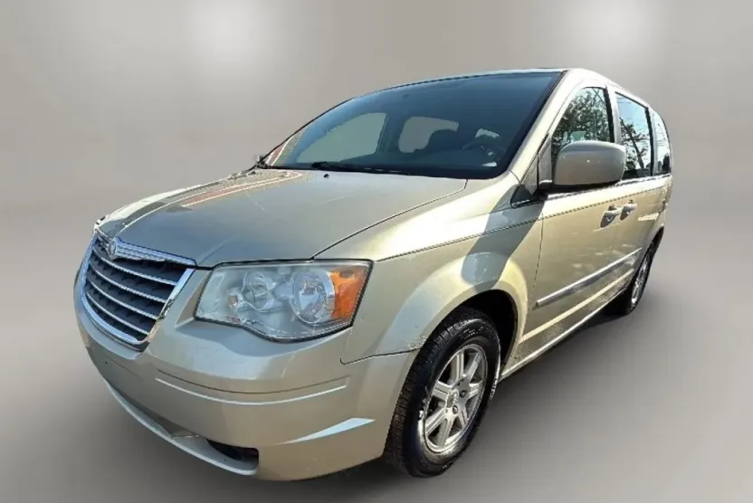2010 Chrysler Town & Country Touring photo 1