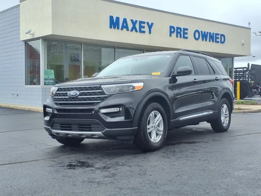 2023 Ford Explorer XLT photo 1