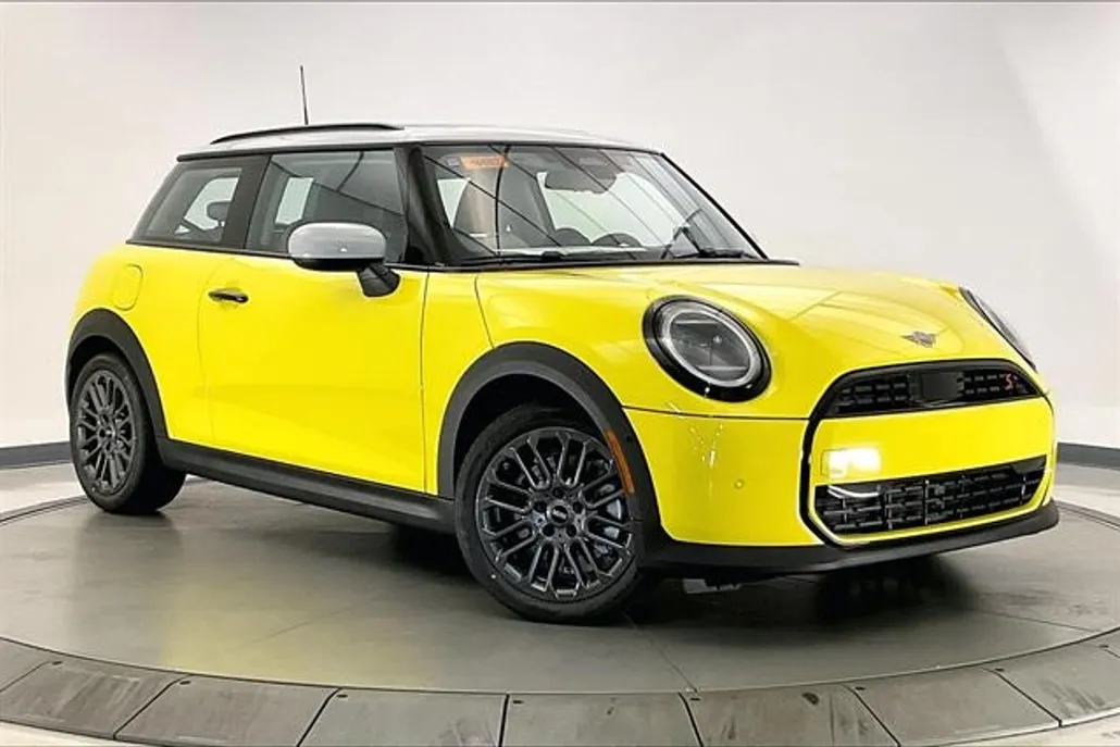 2025 Mini Cooper Hardtop 2 Door Signature photo 1