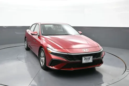 2025 Hyundai Elantra SE photo 3