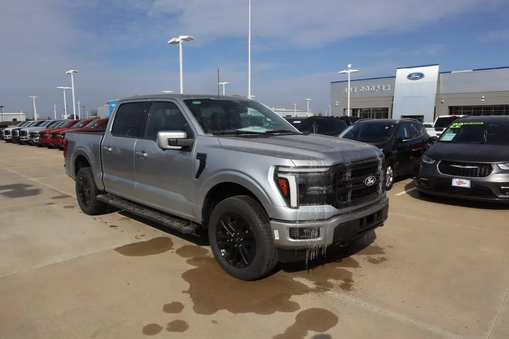 2025 Ford F-150 Lariat photo 1
