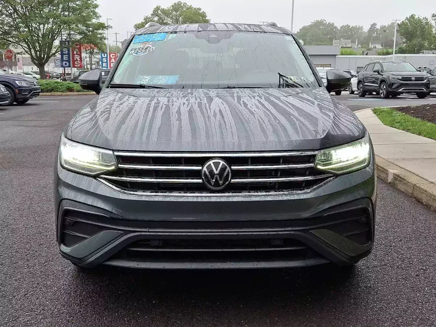 2022 Volkswagen Tiguan SE photo 1