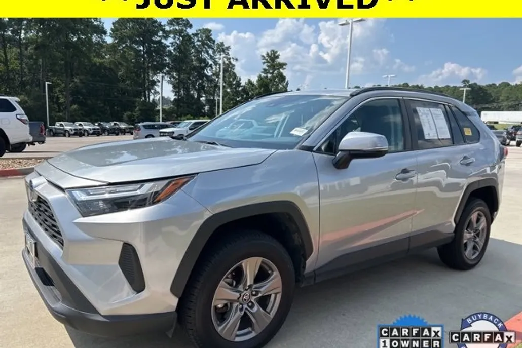 2024 Toyota RAV4 Hybrid XLE photo 1
