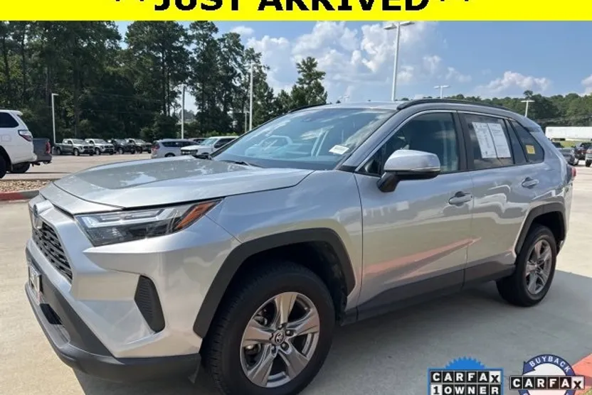 2024 Toyota RAV4 Hybrid XLE photo 1