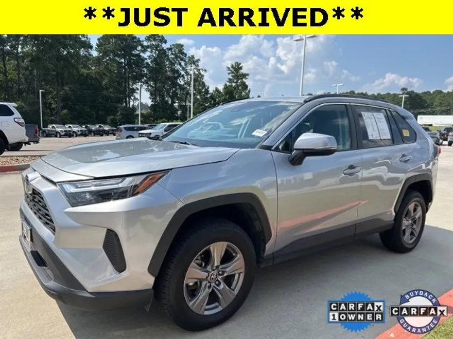 2024 Toyota RAV4 Hybrid XLE photo 1