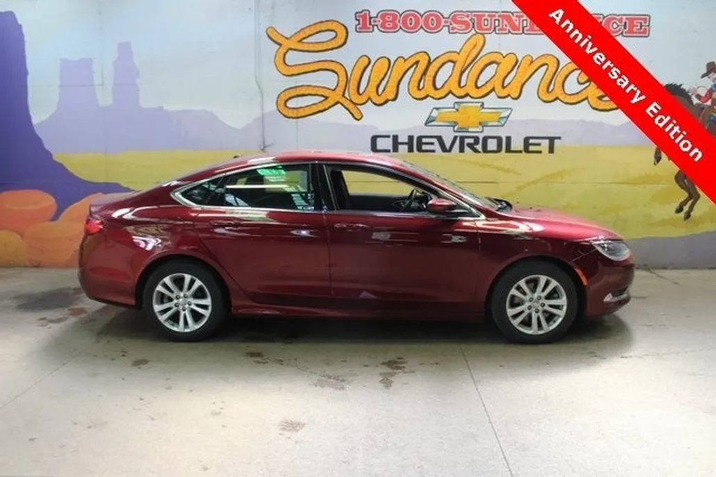 2016 Chrysler 200 Limited photo 1