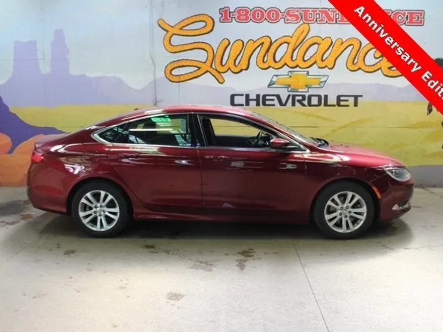 2016 Chrysler 200 Limited photo 1