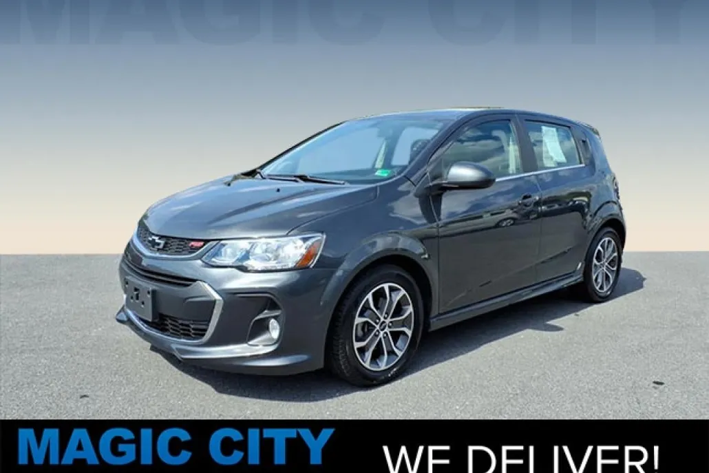 2018 Chevrolet Sonic LT photo 1