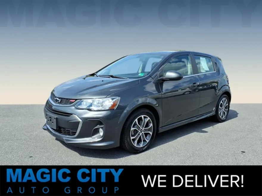 2018 Chevrolet Sonic LT photo 1
