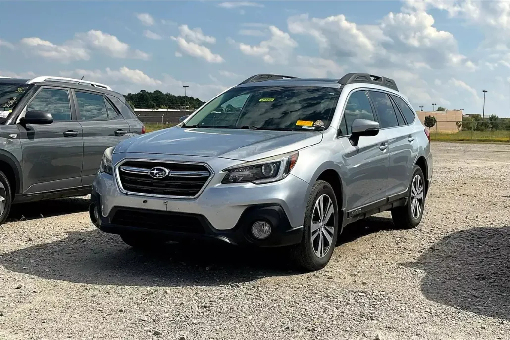 2018 Subaru Outback Limited photo 1