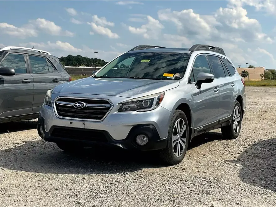 2018 Subaru Outback Limited photo 1