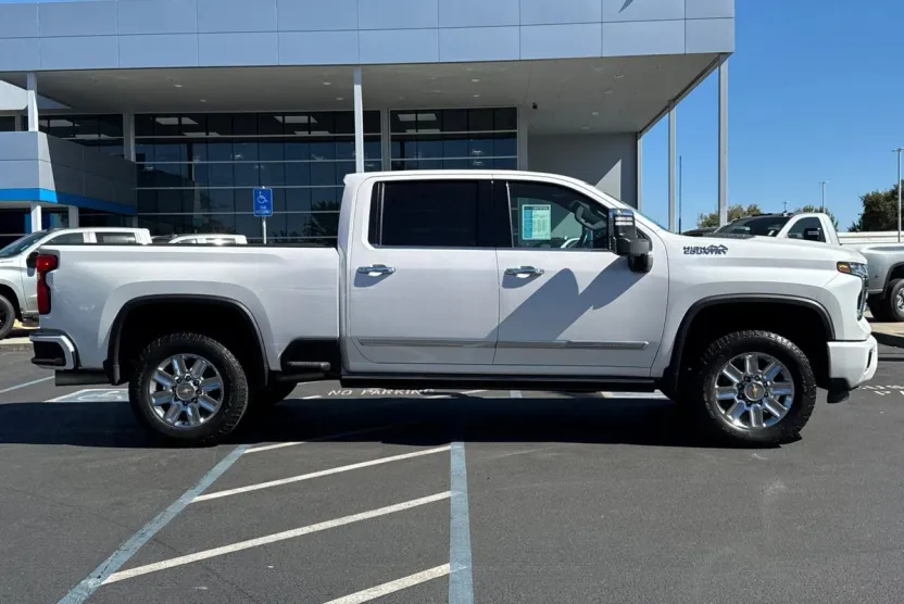 2024 Chevrolet Silverado 3500HD High Country photo 1