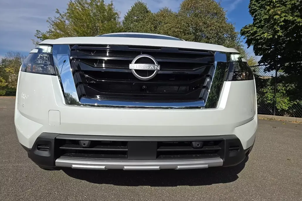 2025 Nissan Pathfinder SL photo 1