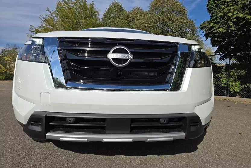 2025 Nissan Pathfinder SL photo 1