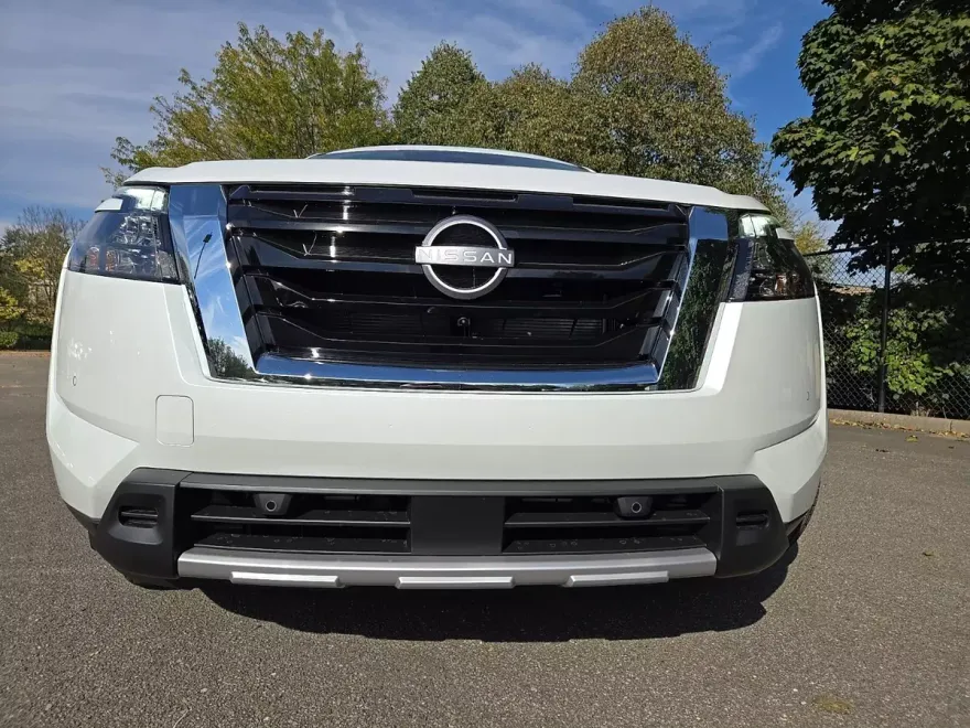 2025 Nissan Pathfinder SL photo 1