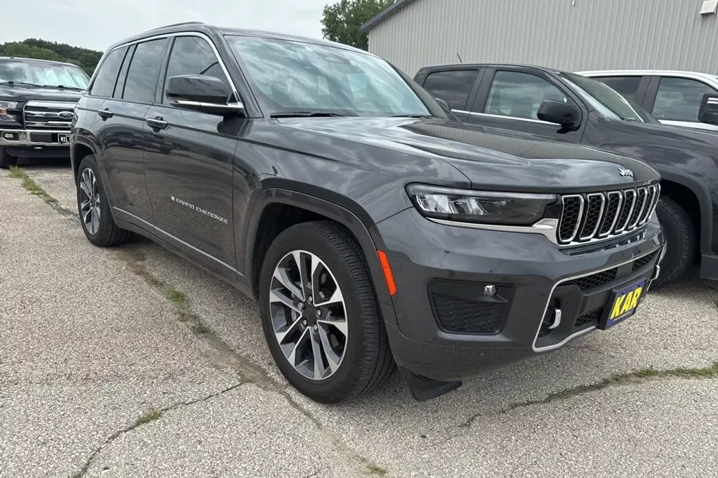 2023 Jeep Grand Cherokee Overland photo 1