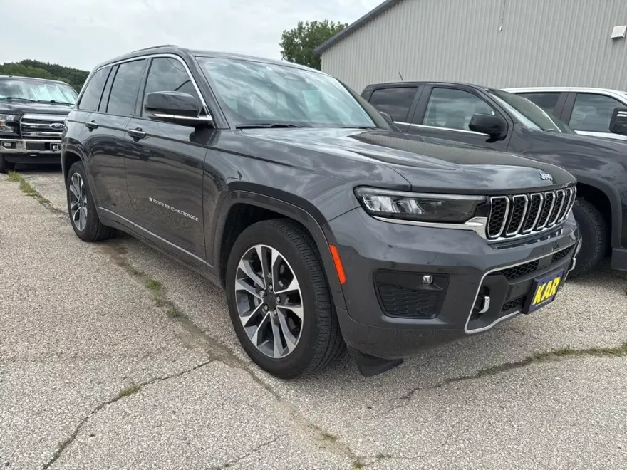 2023 Jeep Grand Cherokee Overland photo 1