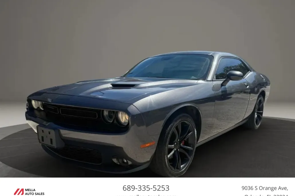 2016 Dodge Challenger SXT photo 1