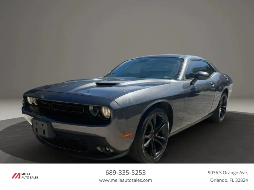 2016 Dodge Challenger SXT photo 1