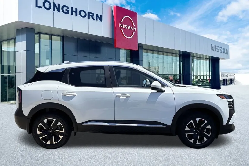 2025 Nissan Kicks SV photo 1