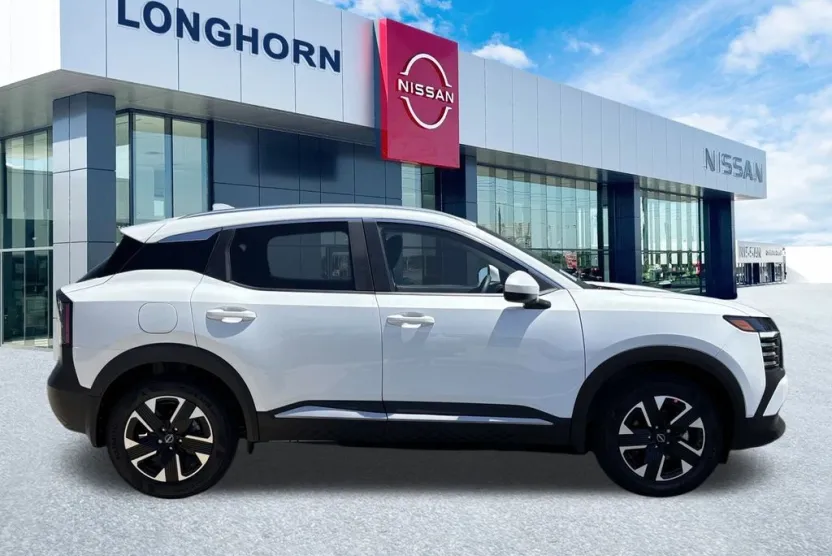 2025 Nissan Kicks SV photo 1