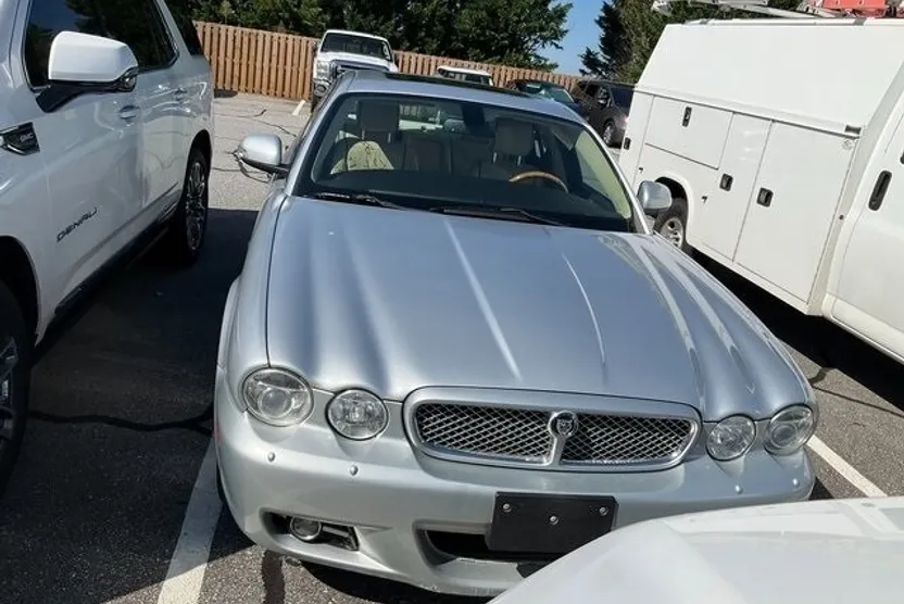 2008 Jaguar XJ 8 Base photo 1