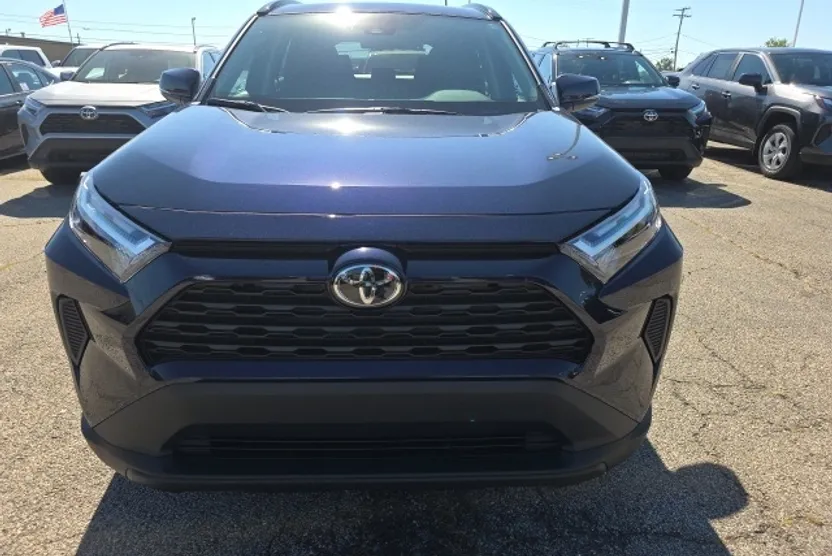 2025 Toyota RAV4 Hybrid XLE photo 1