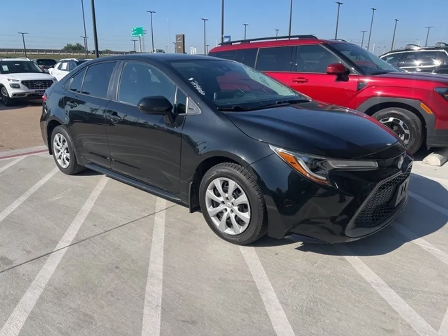 2020 Toyota Corolla LE photo 1