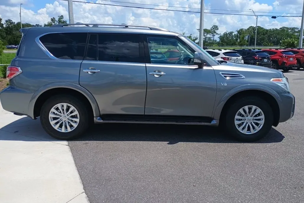 2019 Nissan Armada SV photo 1