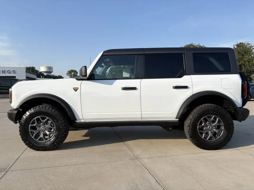 2025 Ford Bronco Badlands photo 1