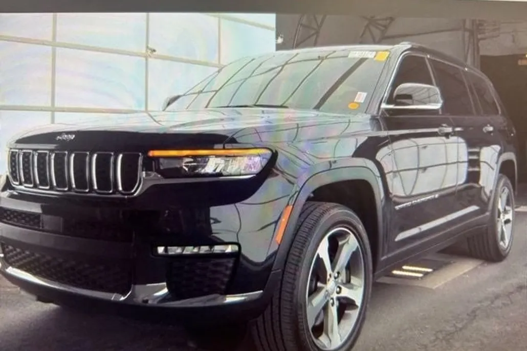 2023 Jeep Grand Cherokee Limited photo 1