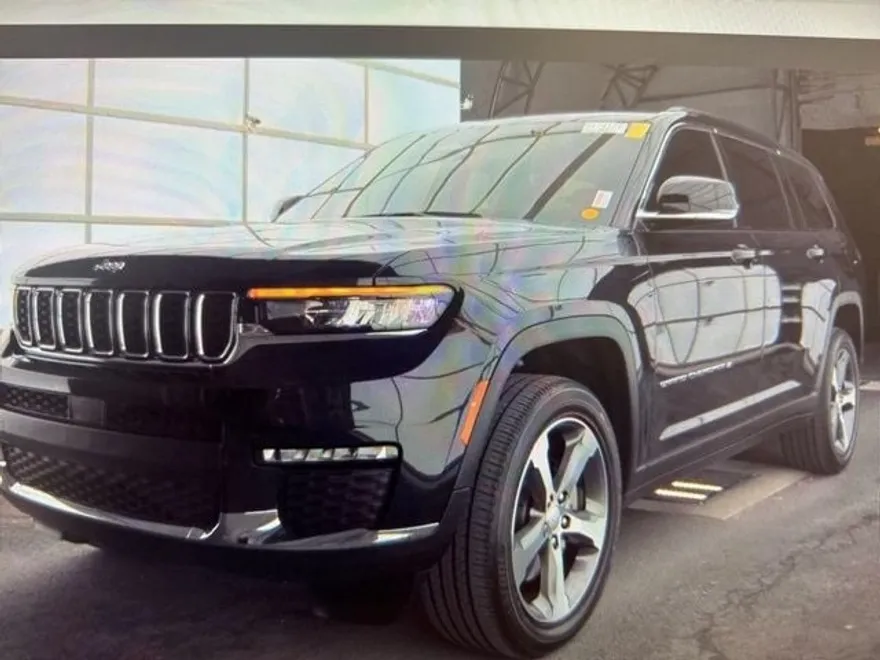 2023 Jeep Grand Cherokee Limited photo 1