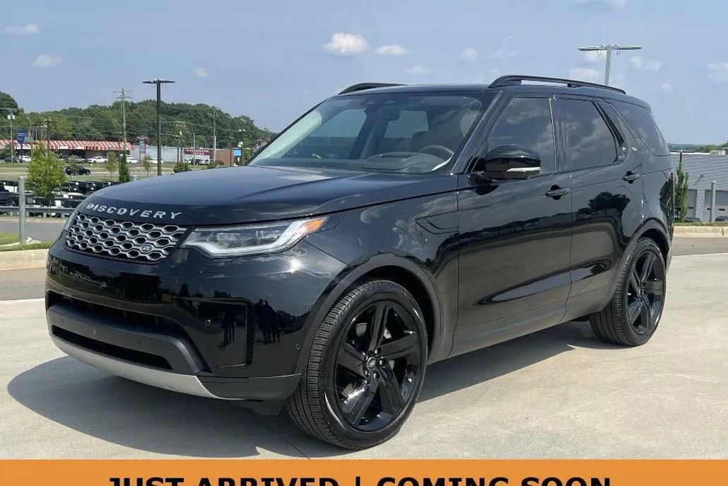 2024 Land Rover Discovery P300 S photo 1