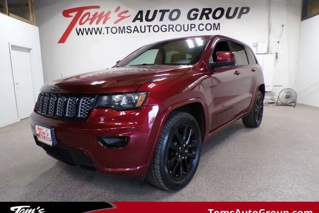 2017 Jeep Grand Cherokee Altitude photo 1