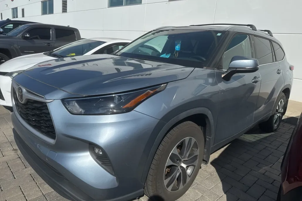 2022 Toyota Highlander XLE photo 1