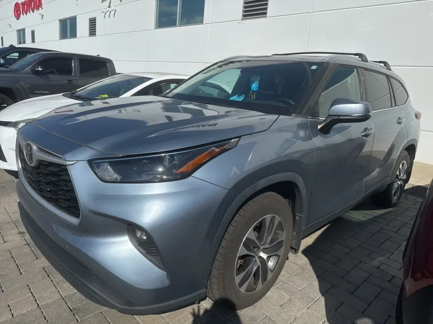 2022 Toyota Highlander XLE photo 1