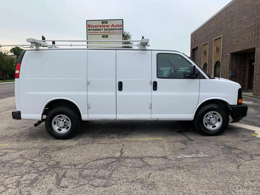2017 Chevrolet Express 2500 Cargo Van photo 1